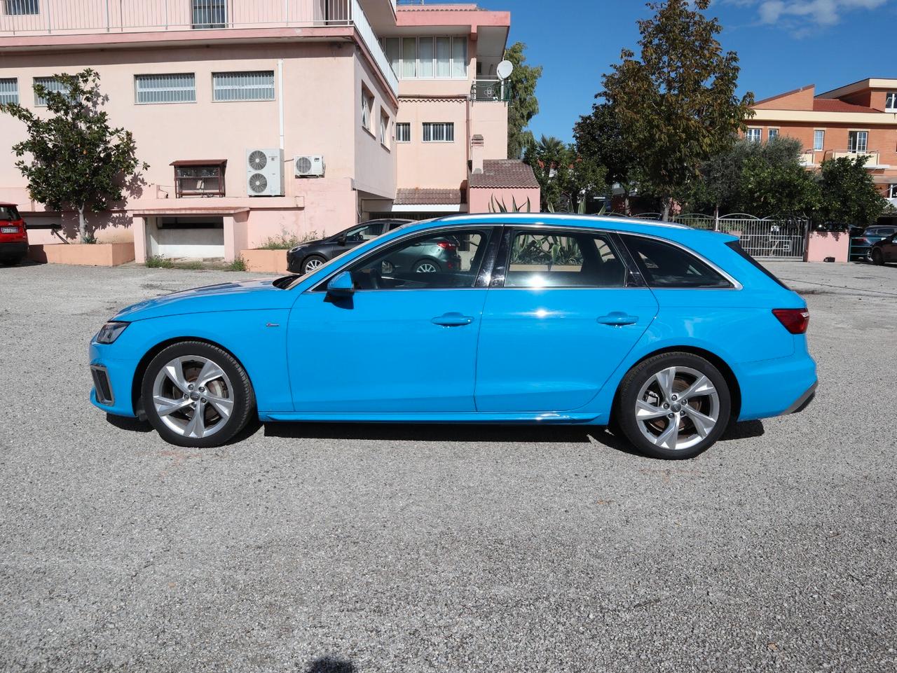 Audi A4 Avant 40 TDI S tronic S line edition