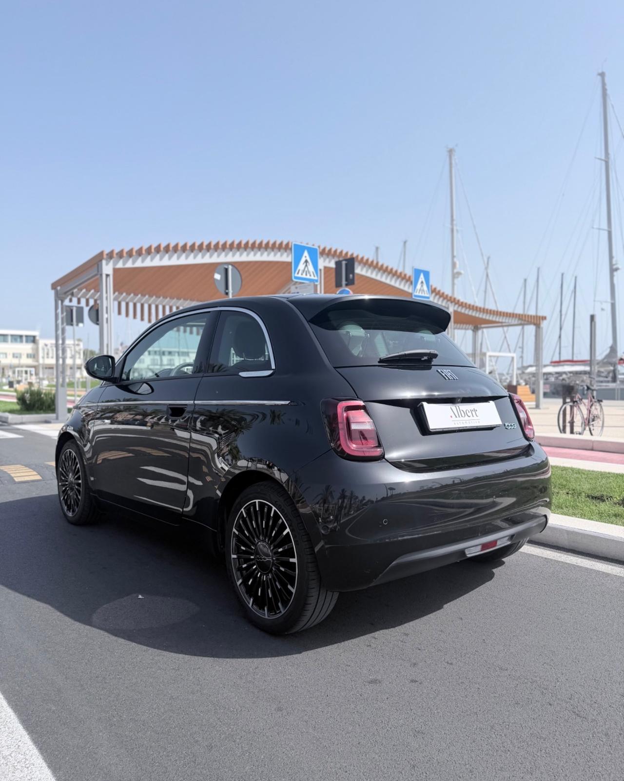 Fiat 500 500e Berlina 42 kWh La Prima