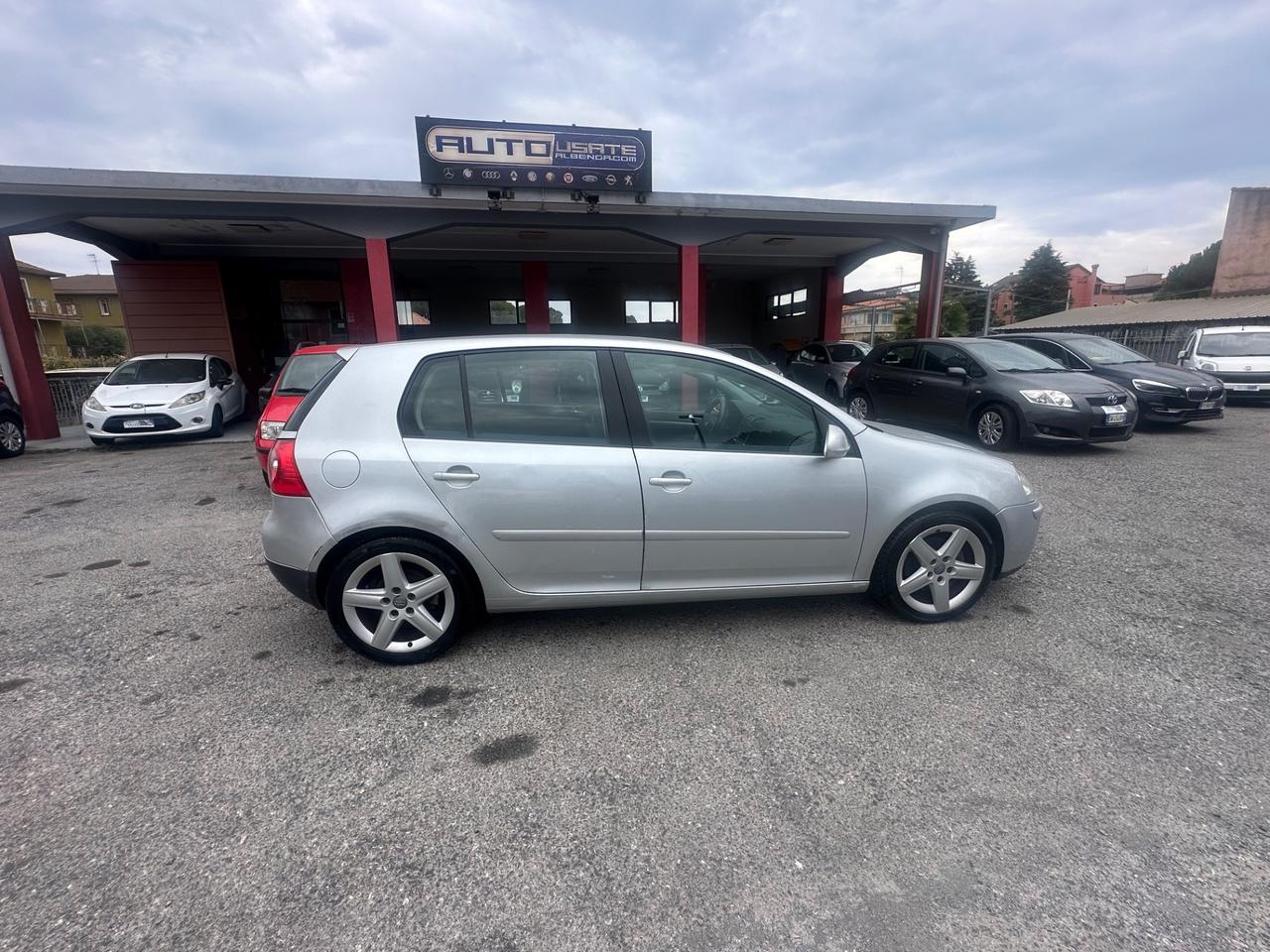 Volkswagen Golf 1.6 16V FSI 5p. Sportline