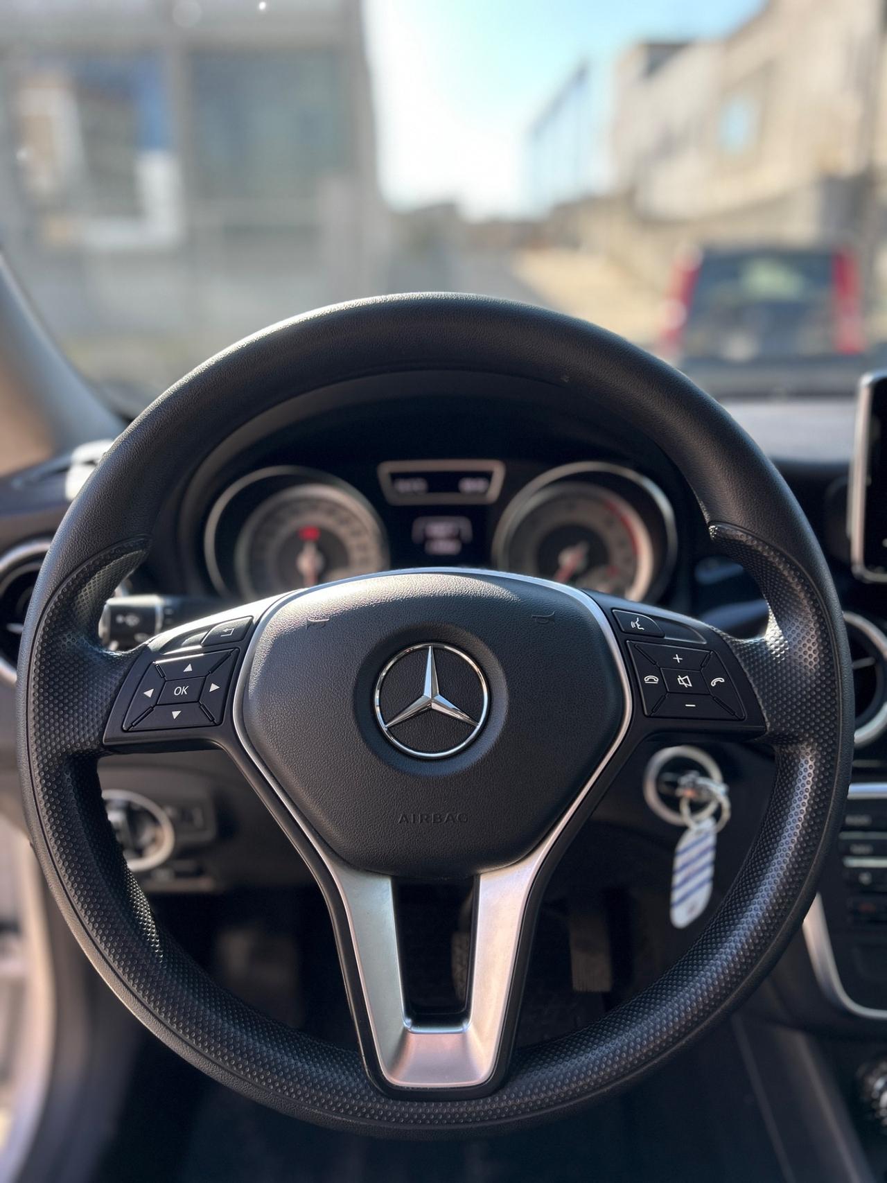 Mercedes-benz CLA 220 d 2.0 136 cv-2014/NAVI/17”