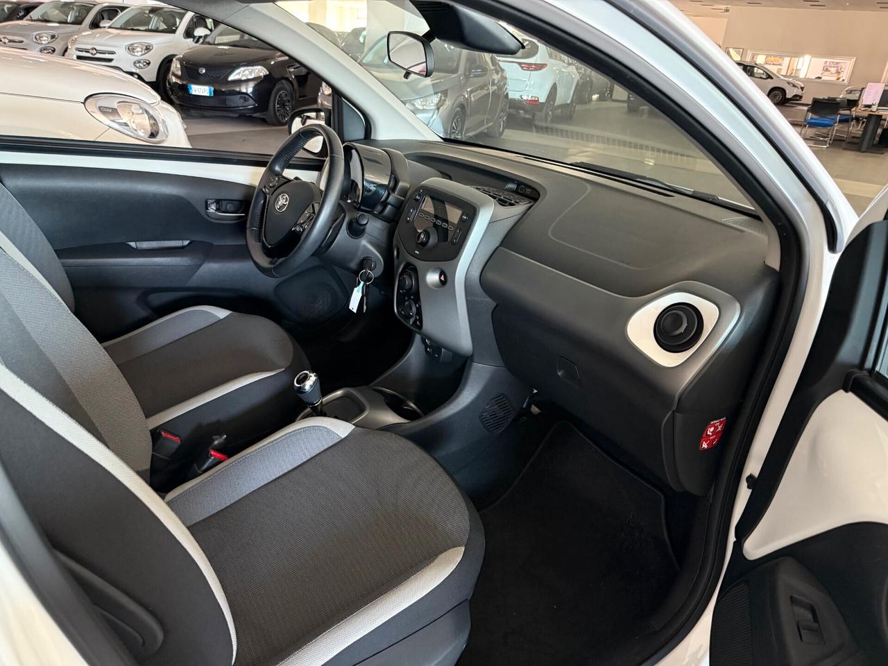 Toyota Aygo Connect 1.0 VVT-i 72 CV 5 porte x-play cambio automatico