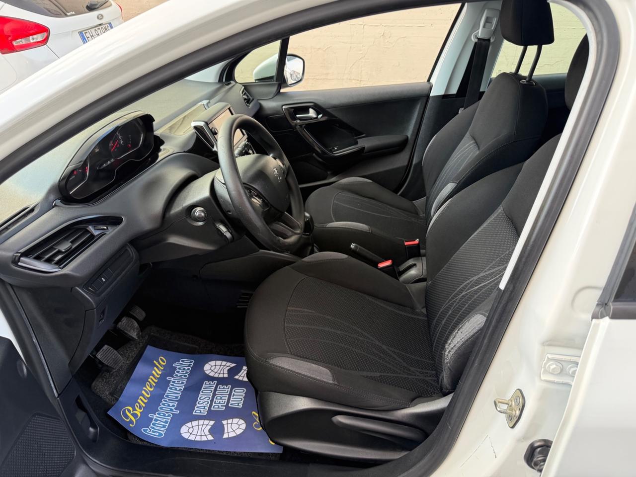 Peugeot 208 1.2benzina 5 porte - 2013