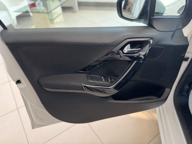 PEUGEOT 208 1.4 8V e-HDi 68CV S&S robot. 5p. Active