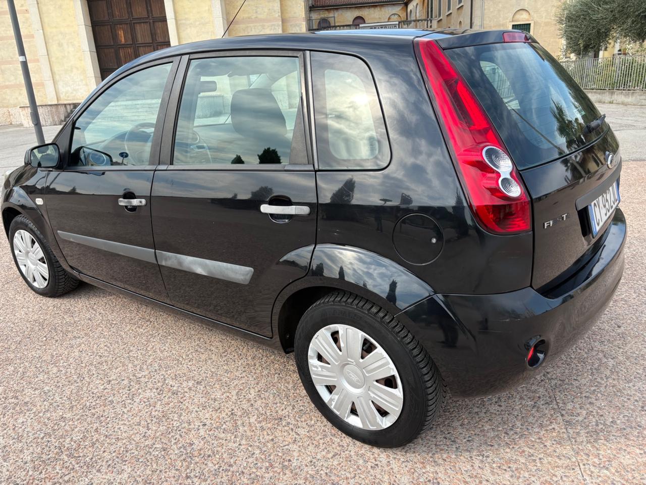 Ford Fiesta 1.4 TDCi 5p. Neo patentati