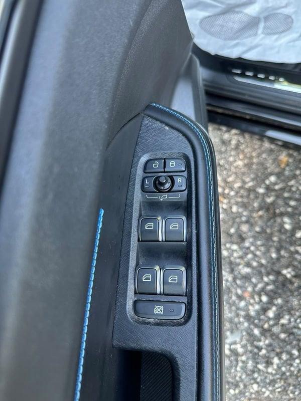 Lynk & Co 01 01 1.5 td phev auto