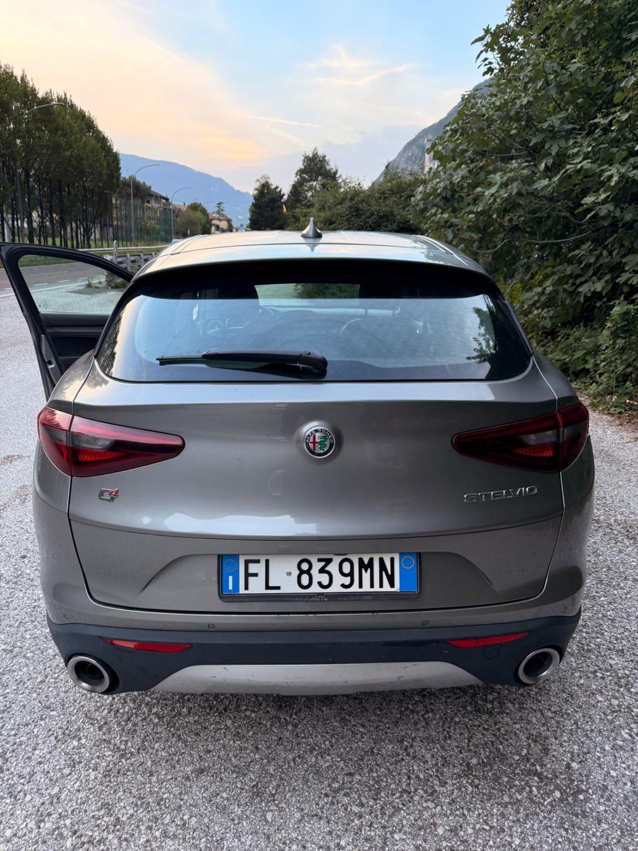 Alfa Romeo Stelvio 2.2 Turbodiesel 180 CV AT8 Q4 Business