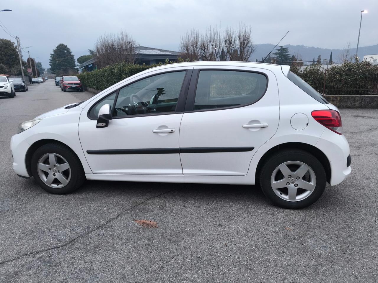 PEUGEOT 207 1,4 BENZINA- OK NEOPATENTATI