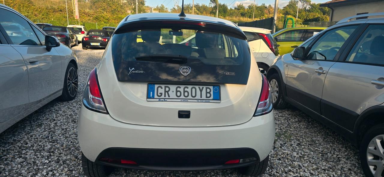 Lancia Ypsilon 1.0 FireFly 5 porte S&S Hybrid Oro