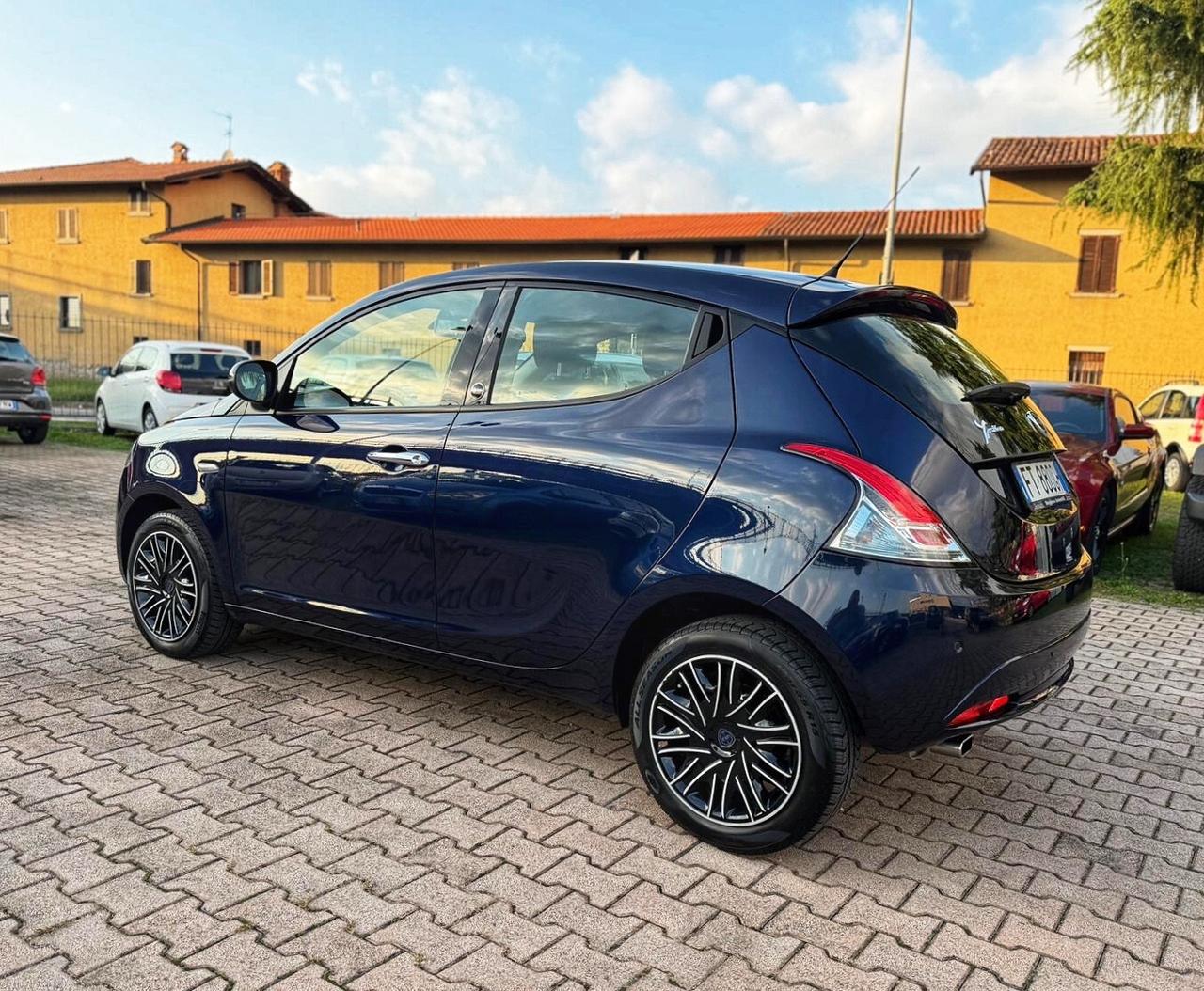 Lancia Ypsilon 1.2 69 CV 5 porte GPL OK NEOPATENTATI