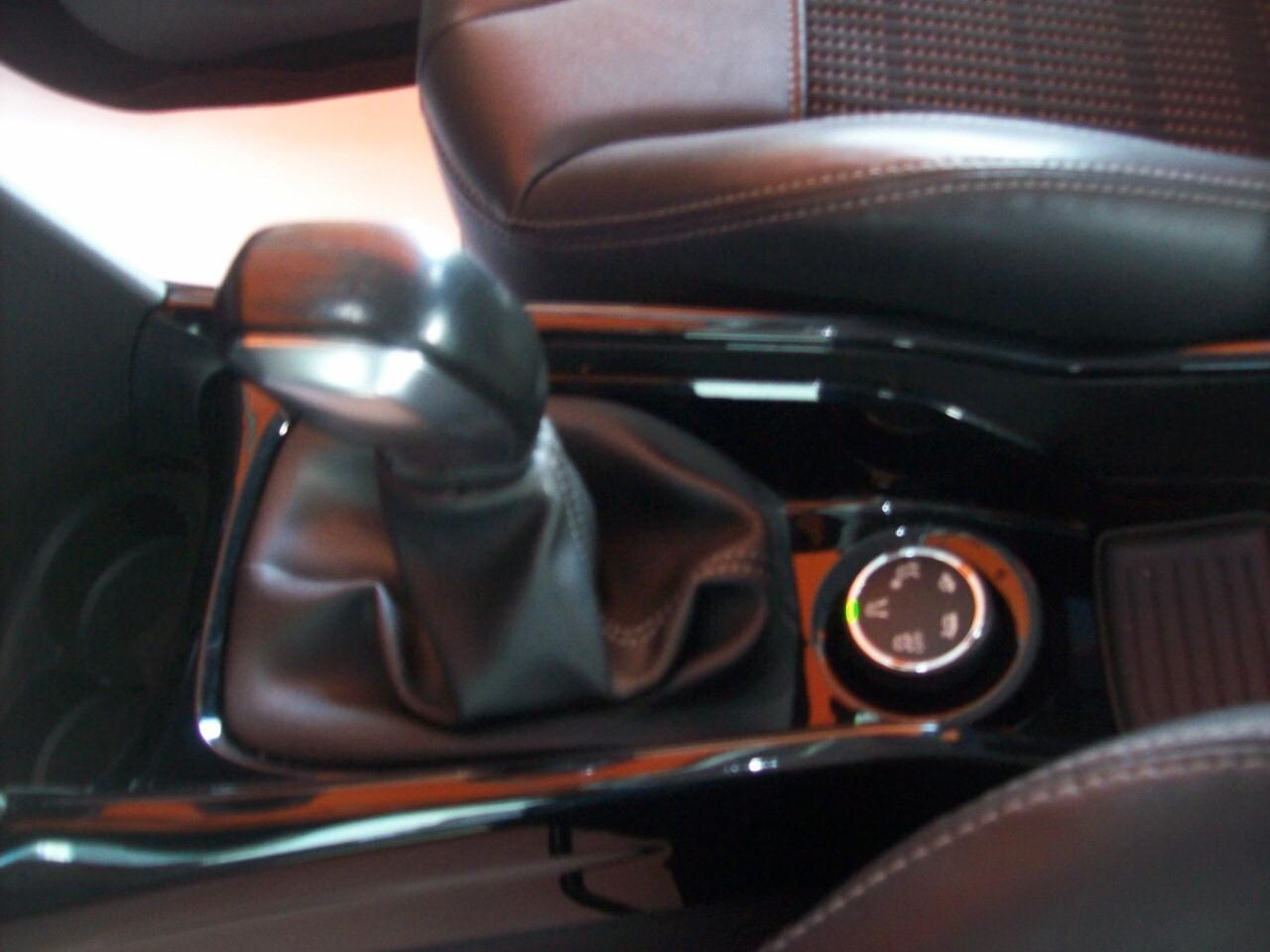 PEUGEOT 2008 1.6 HDI CV.100 Allure "2015"