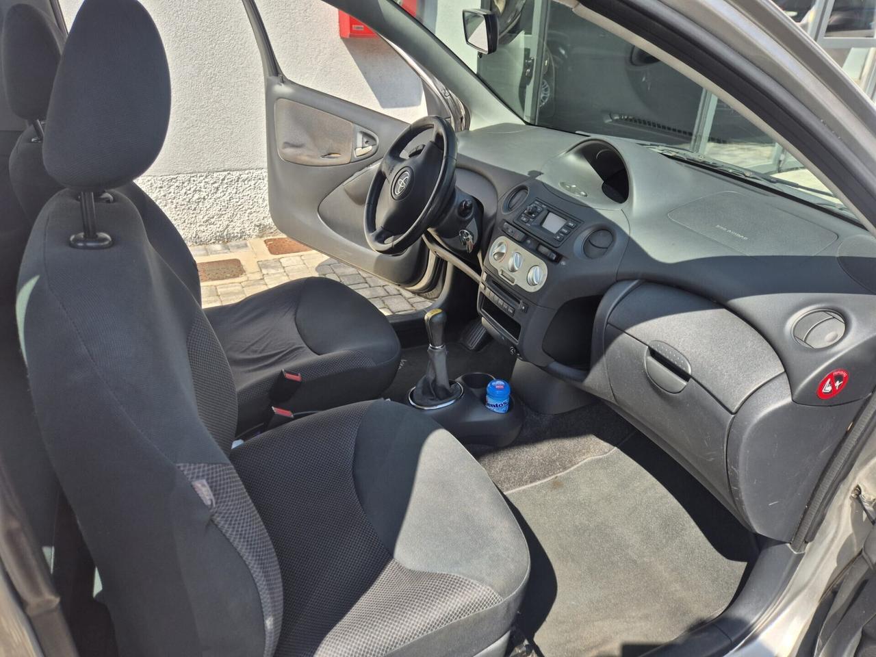 Toyota Yaris 1.0i 16V 3 porte