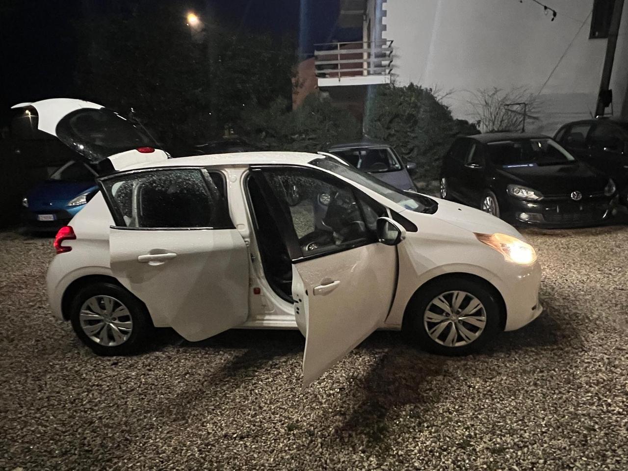 Peugeot 208 1.4 HDi 68 CV 5 porte Allure