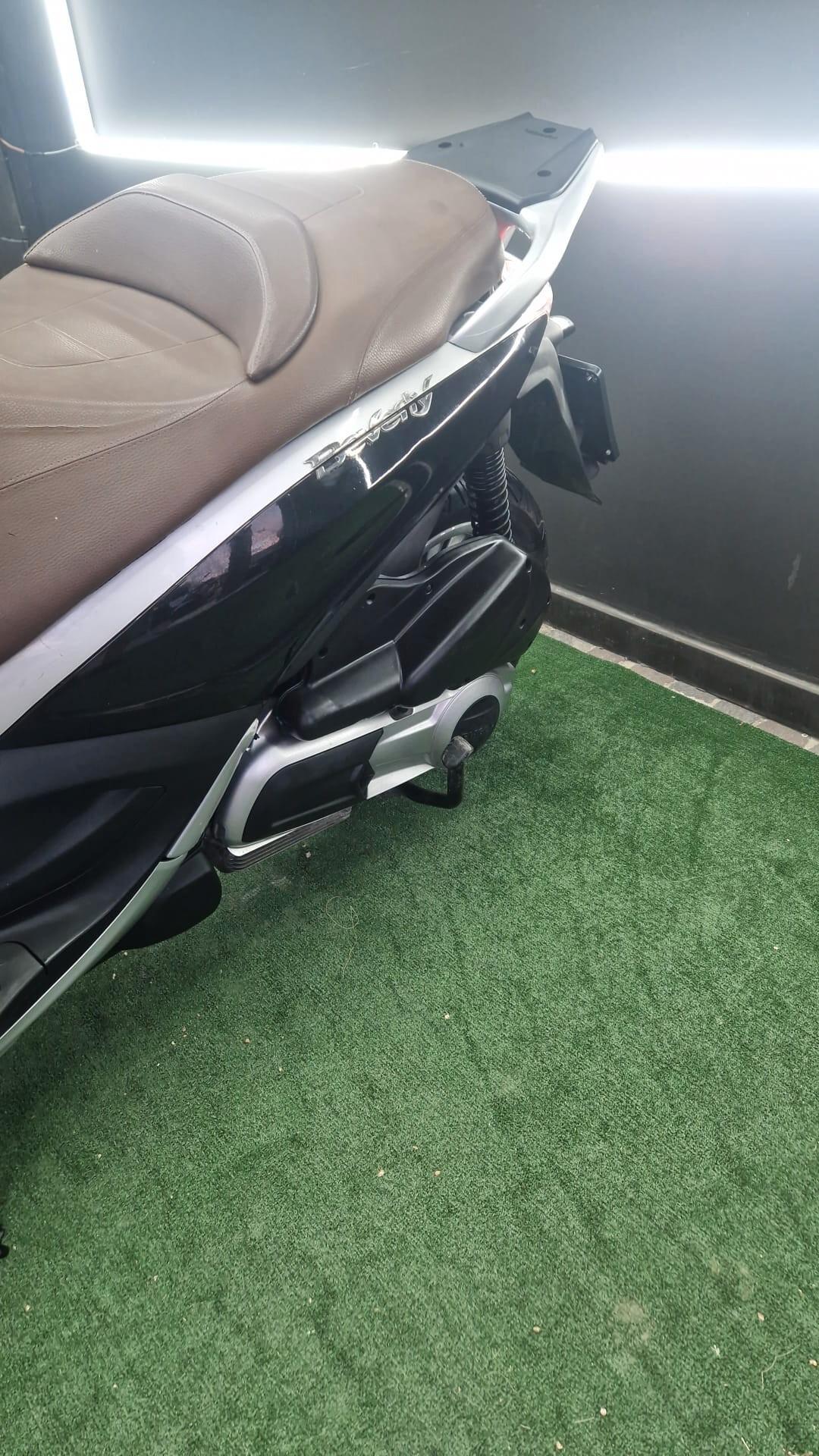 Piaggio Beverly 300 BASE