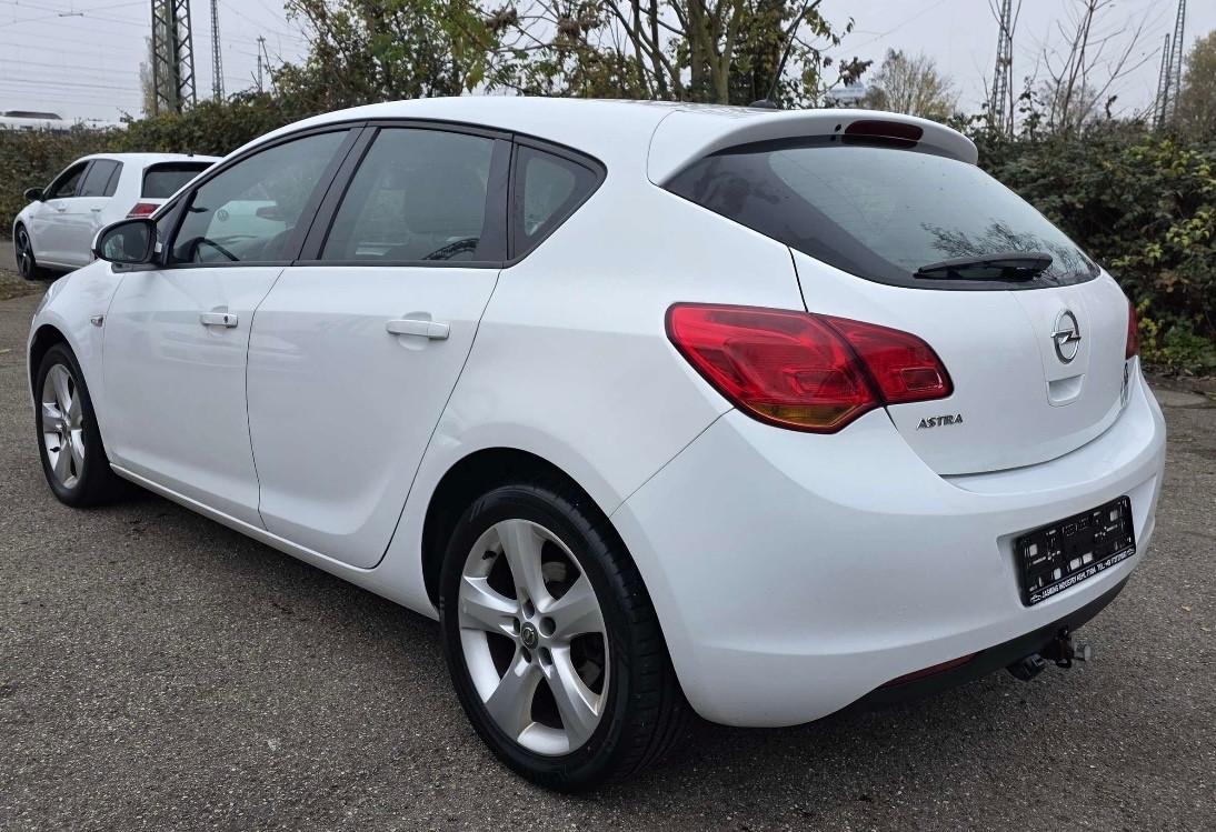 Opel Astra 1.6 115CV 5 porte Cosmo
