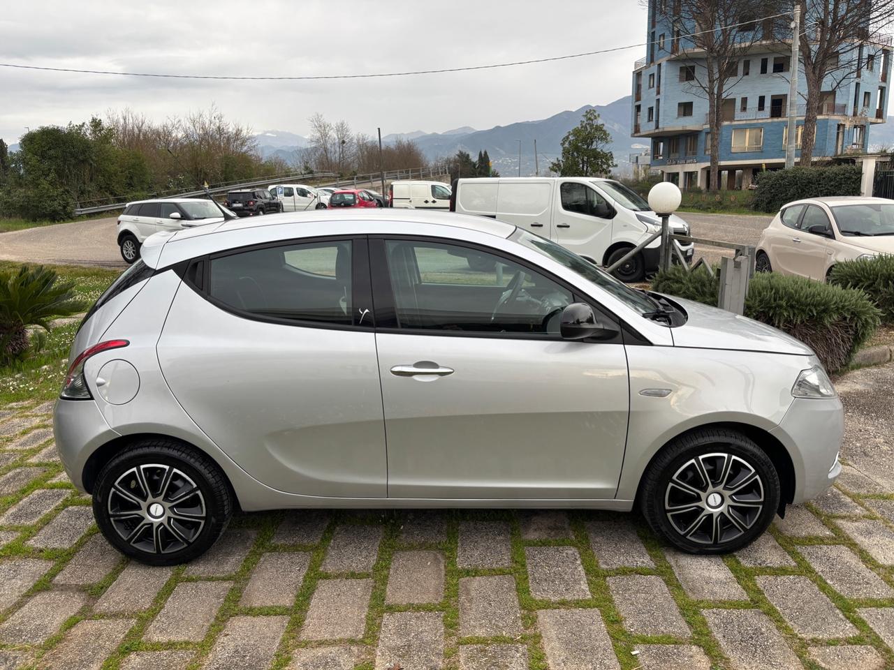 Lancia Ypsilon 1.2 69CV GPL Ecochic Gold-2017