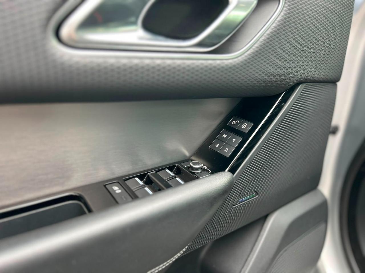 LAND ROVER Range Rover Velar 2.0D I4 240 CV R-Dynamic SE