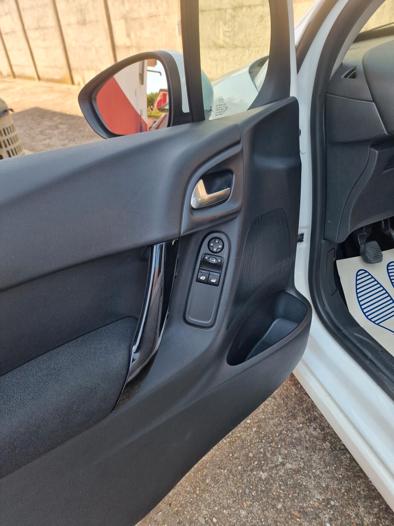 Citroen C3 PureTech 82 Feel Edition distb ok!!