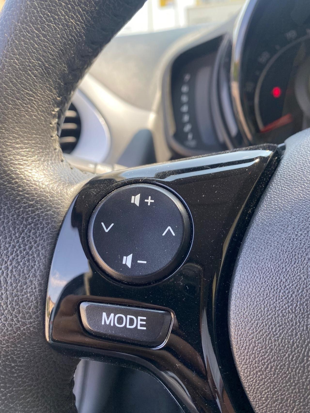 Toyota Aygo Connect 1.0 VVT-i 72 CV 5 porte x-clusiv