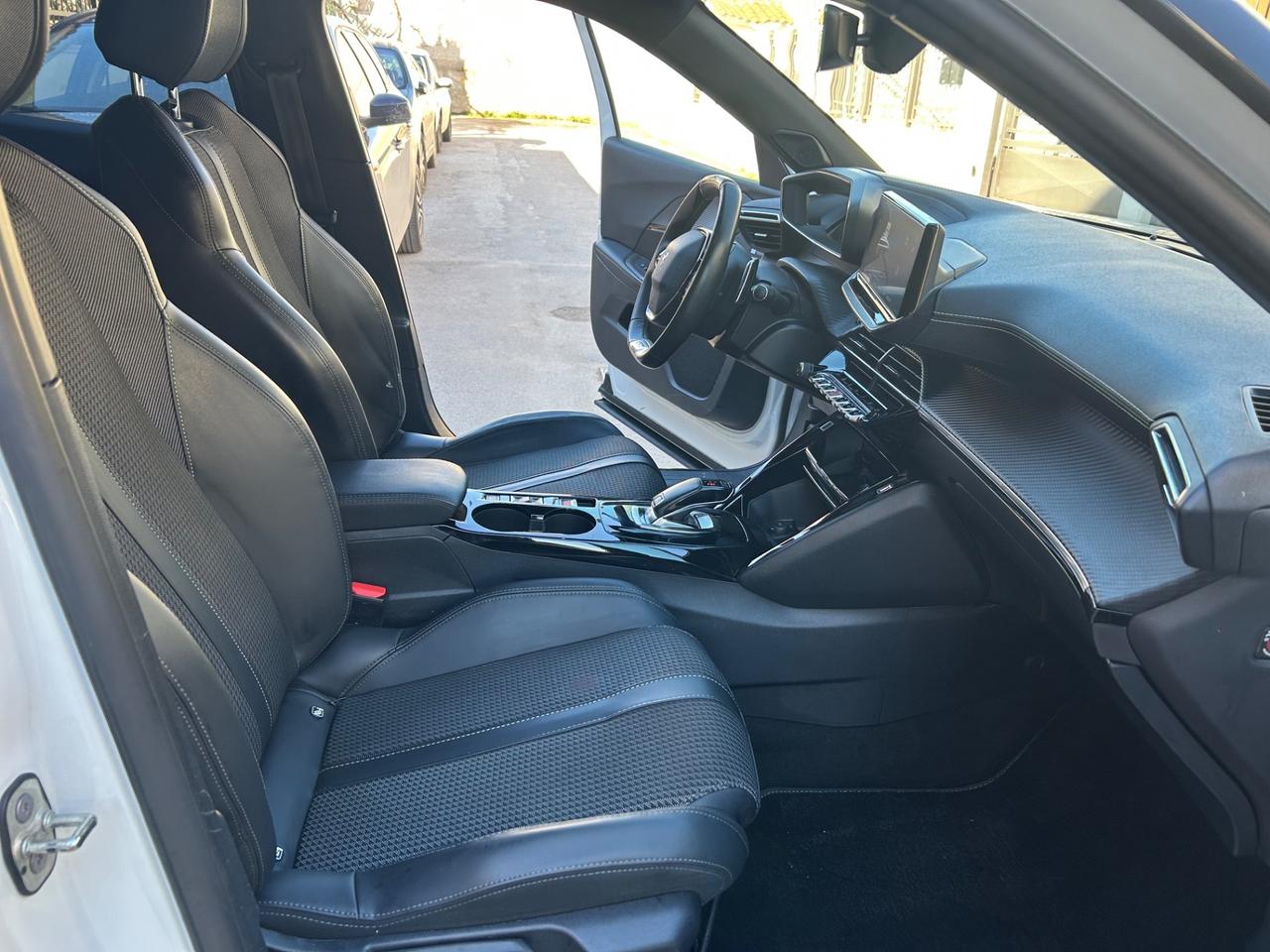 Peugeot 2008 BlueHDi 130 S&S EAT8 GT Pack