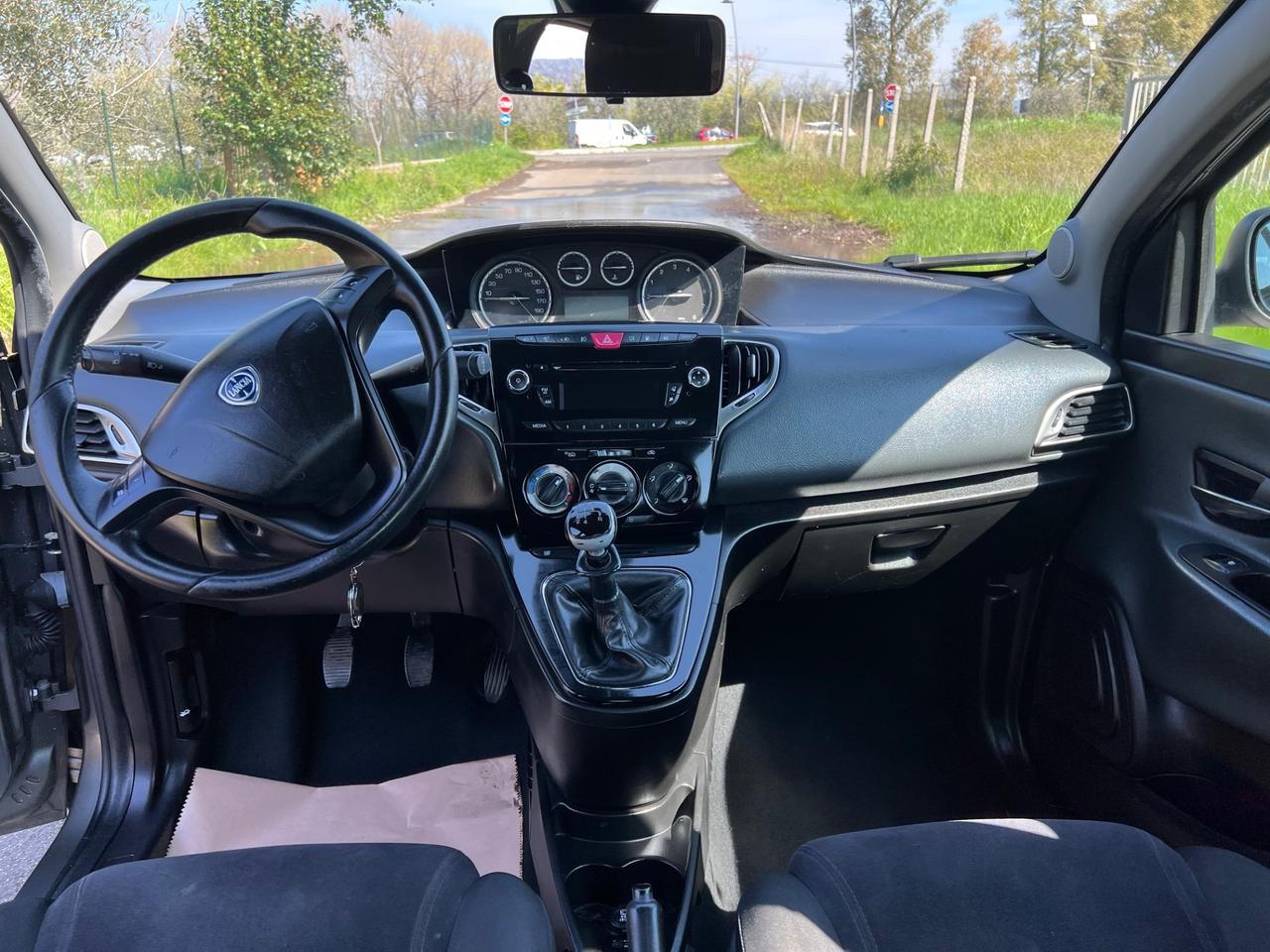 Lancia Ypsilon 0.9 TwinAir 85 CV 5 porte Metano Ecochic Silver