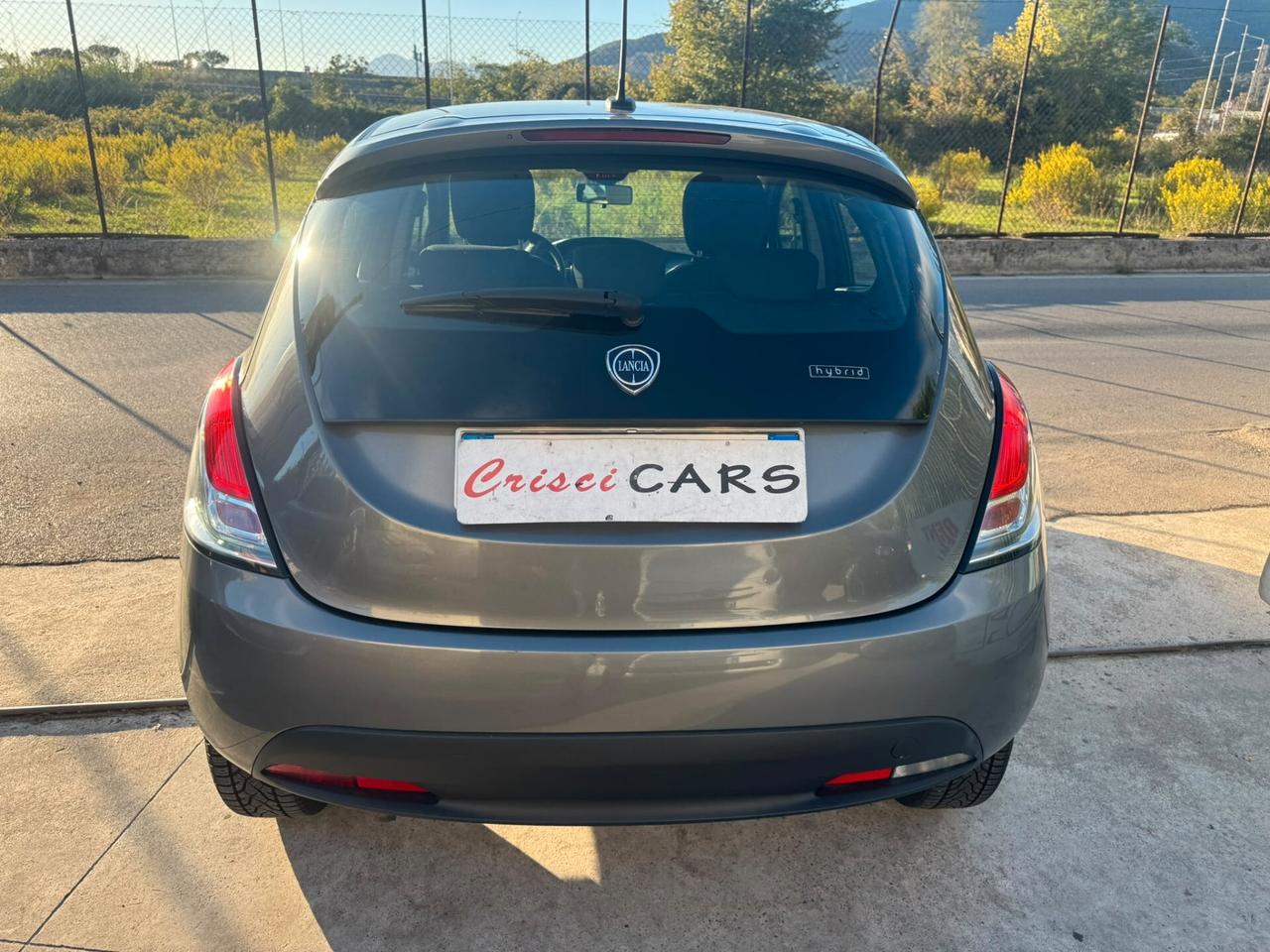 Lancia Ypsilon 1.0 FireFly Hybrid Silver