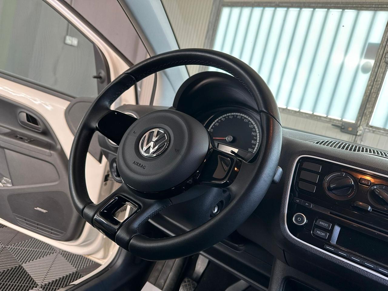 Volkswagen up! 1.0 5p. R-line