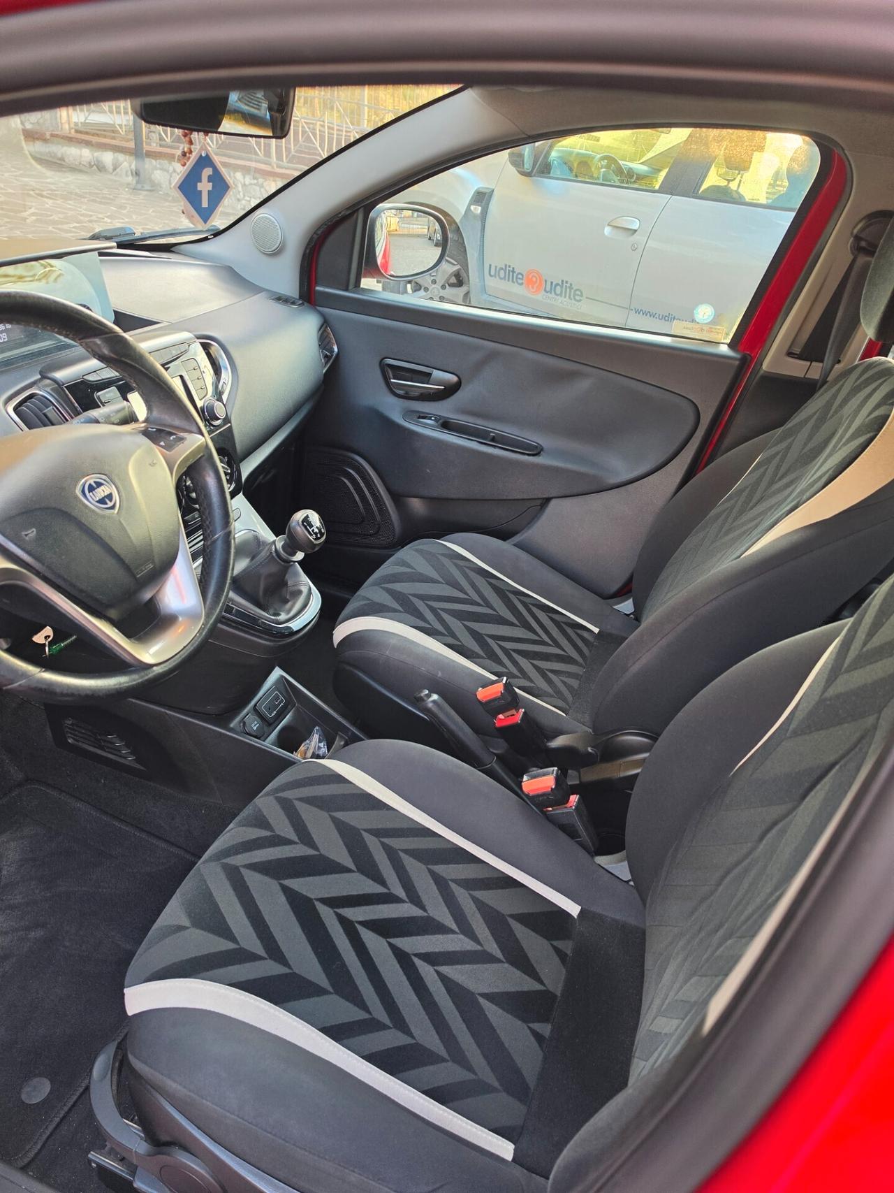 Lancia Ypsilon 1.2 69 CV 5 porte Silver
