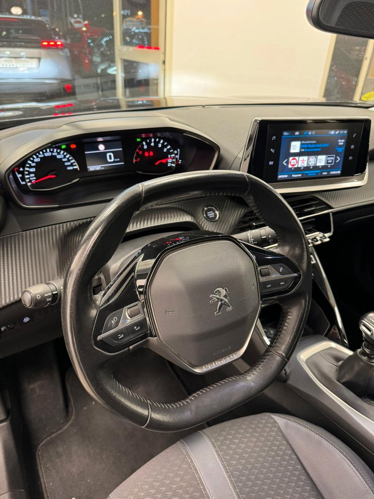 Peugeot 2008 BlueHDi 100 S&S Allure