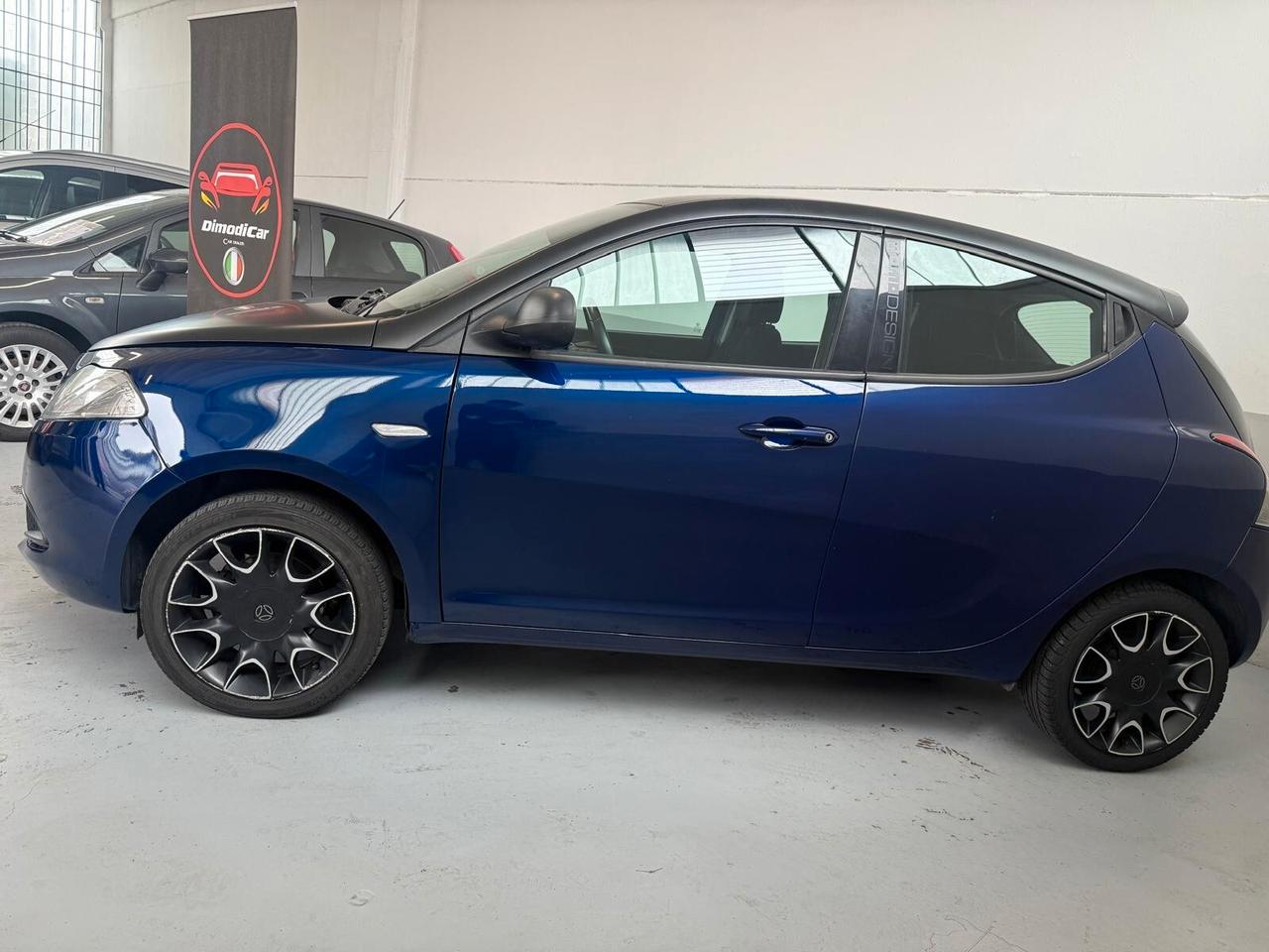Lancia Ypsilon 1.2 69 CV 5 porte S Momodesign