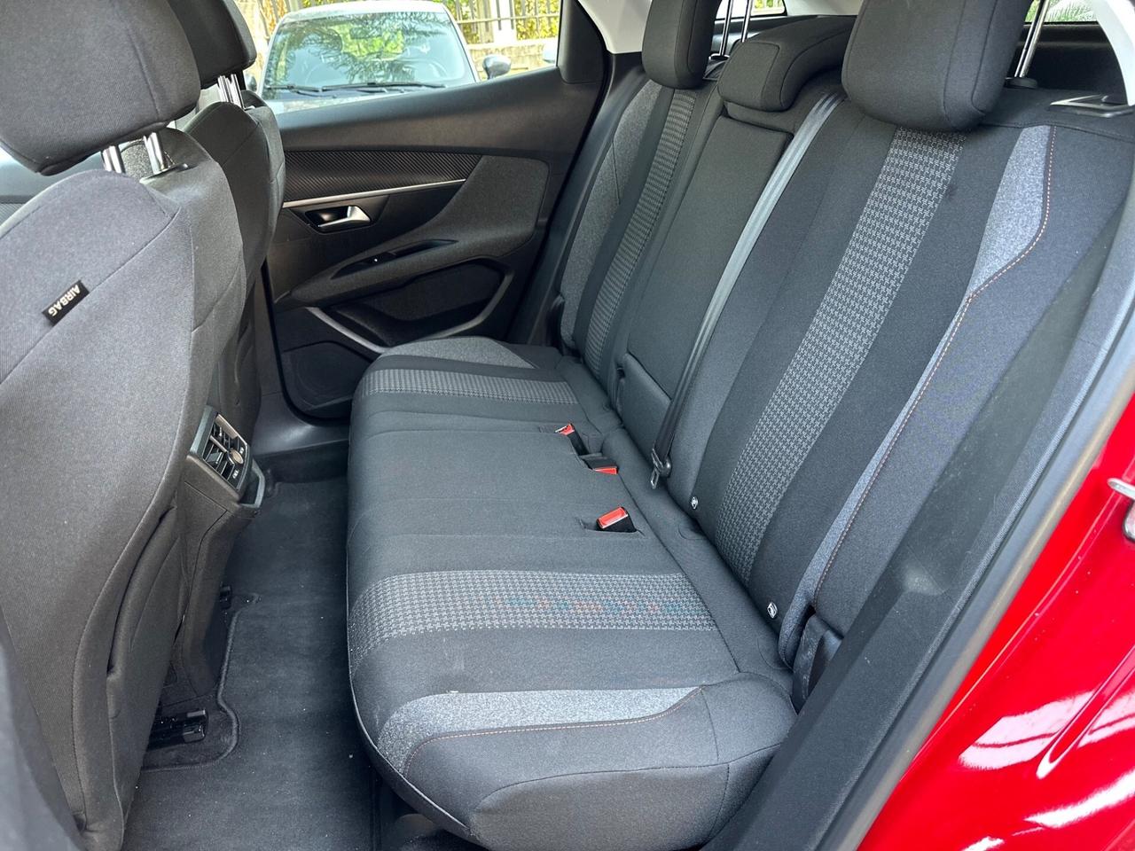 Peugeot 3008 BlueHDi 130 S&S EAT8 Business