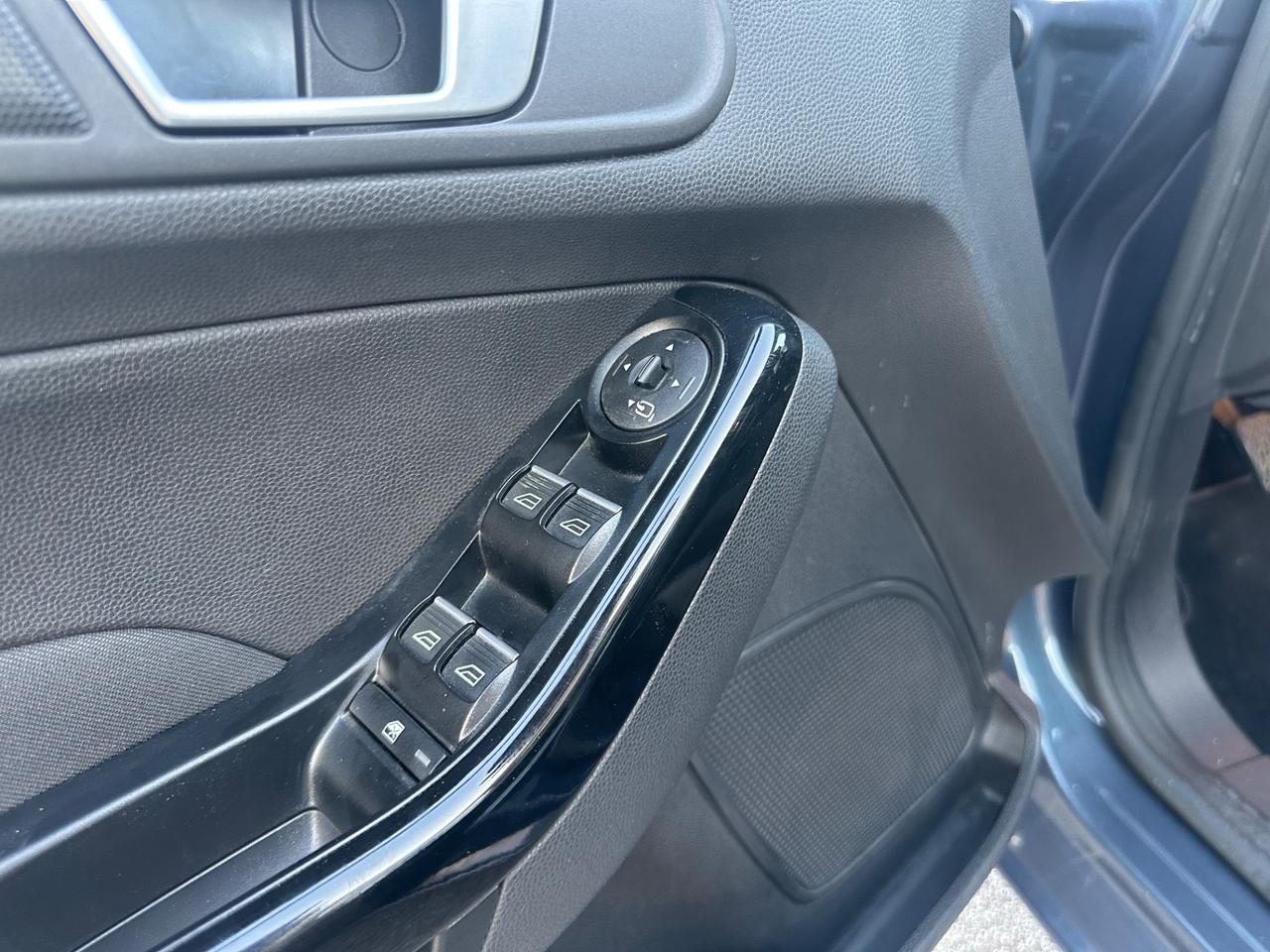Ford Fiesta 1.5 TDCi 75CV 5 porte Neopatentati