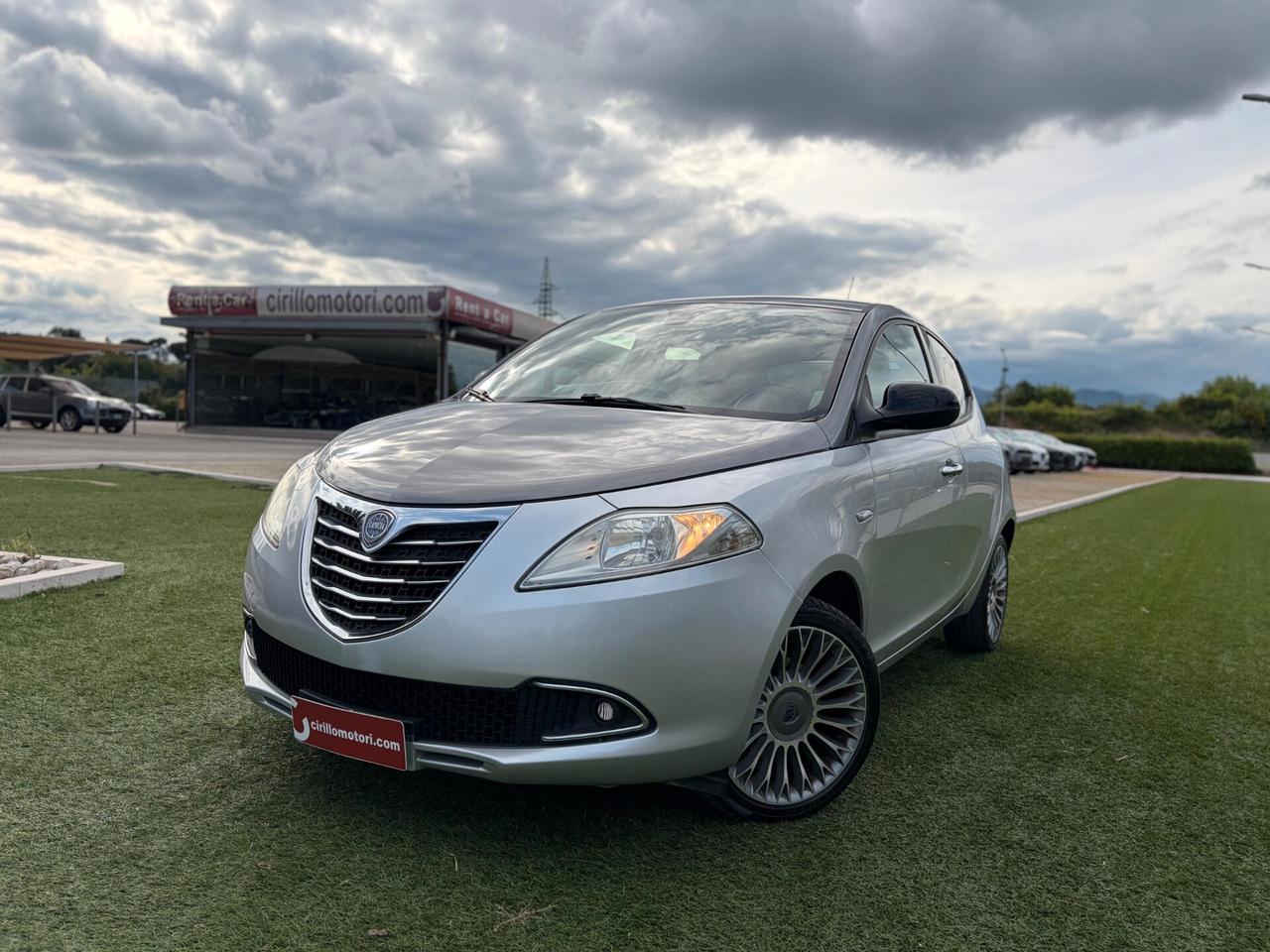 Lancia Ypsilon 0.9 TwinAir 85 CV 5 porte S&S Platinum