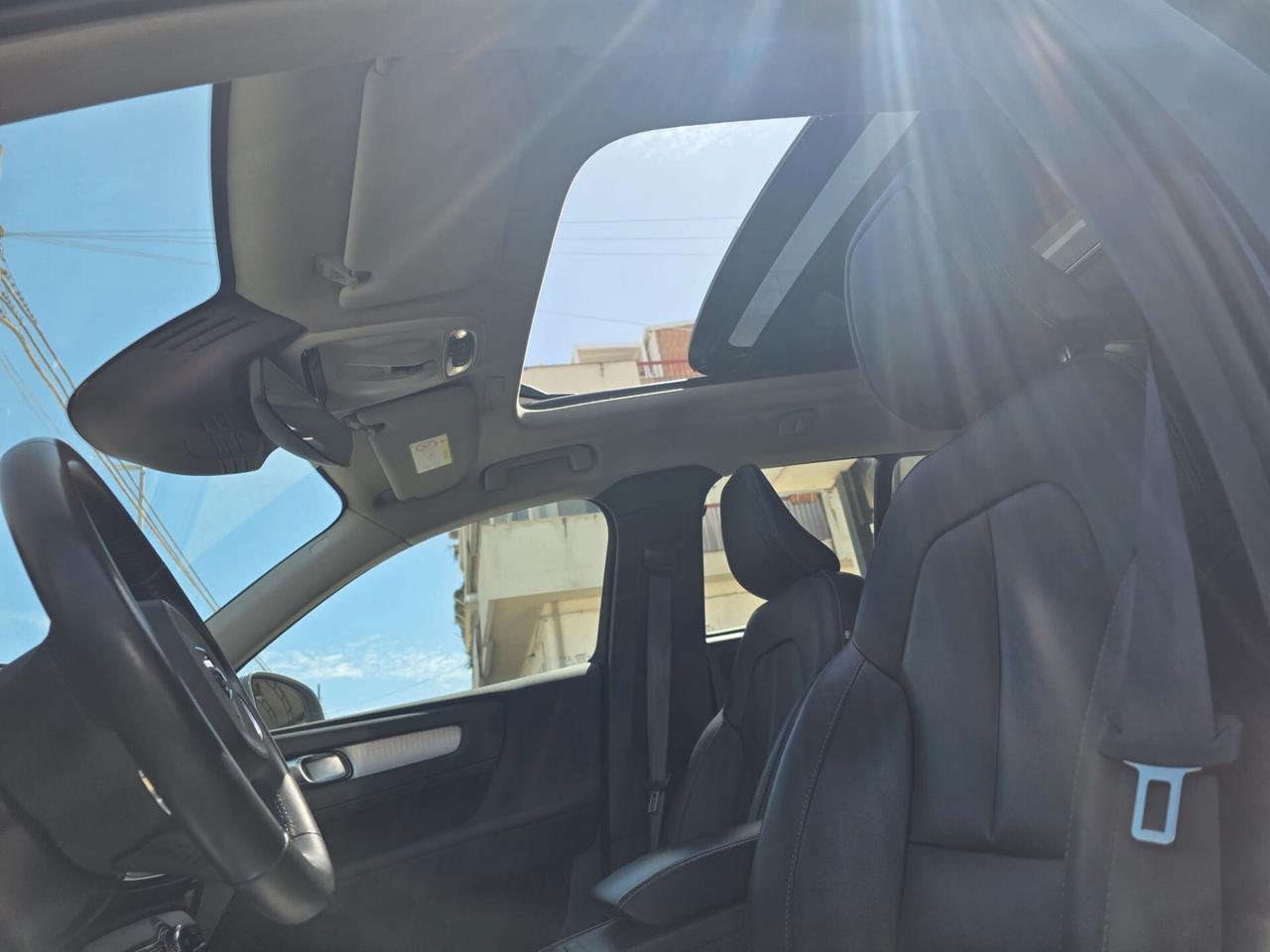 Volvo XC40 D3 R-design Tettuccio apr. HARMAN kardon