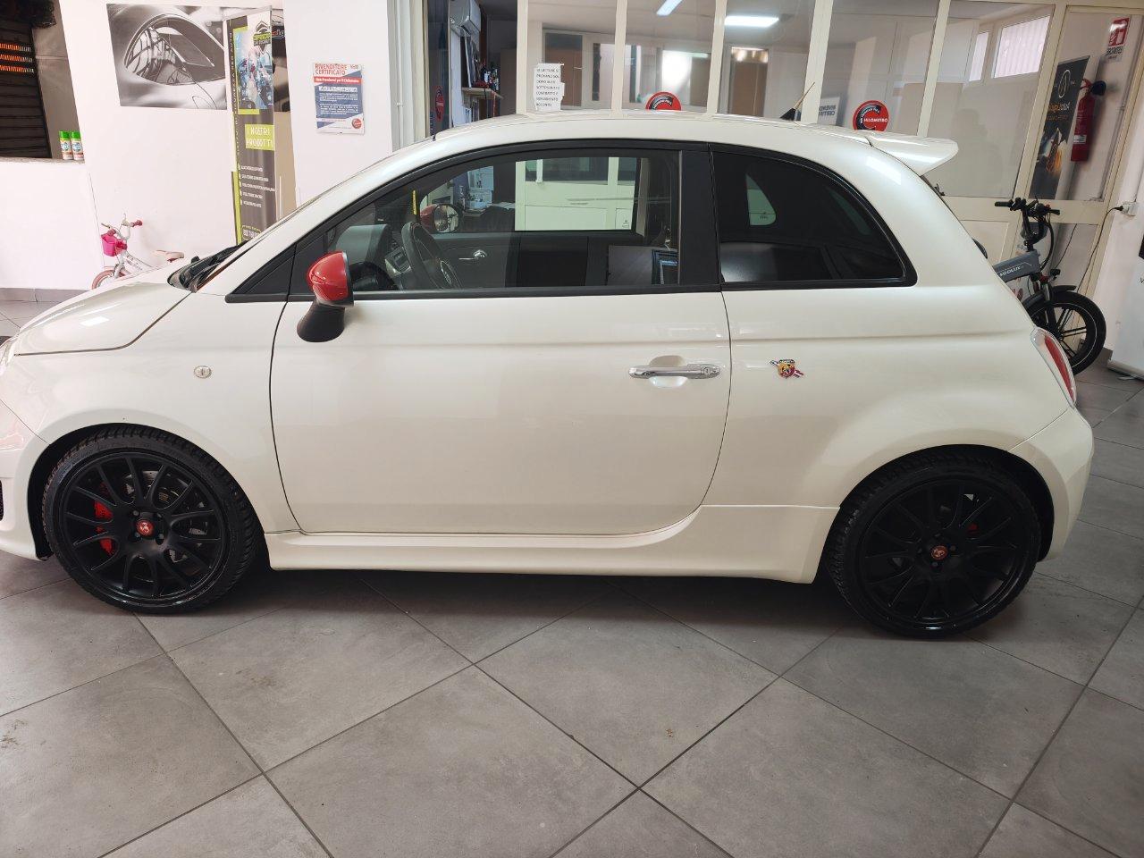 Abarth 500 1.4 16v turbo t-jet 135cv LEGGI