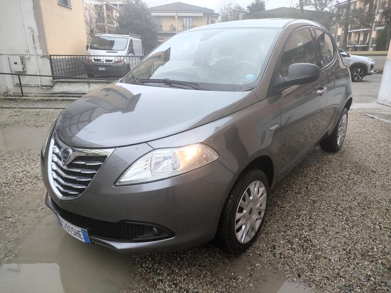 Lancia Ypsilon 0.9 TwinAir 85CV Ecochic Gold