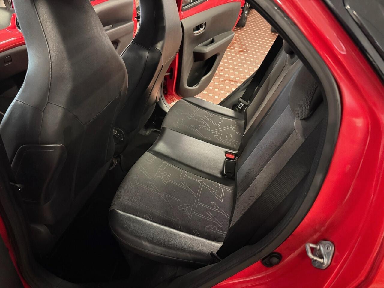 Toyota Aygo 1.0 VVT-i 69 CV 5 porte x-clusiv - CABRIO