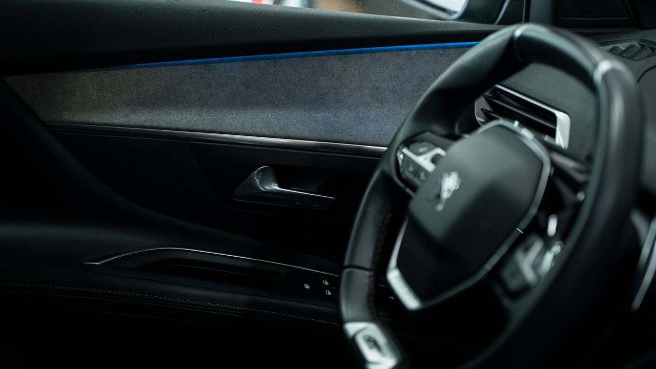 Peugeot 3008 1.5 BLUEHDI GT PACK SES 131 CV EAT8 AUTO VIRTUAL FULL OPTIONAL