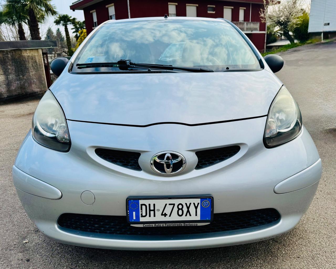Toyota Aygo 1.0 12V VVT-i 5 porte Sol