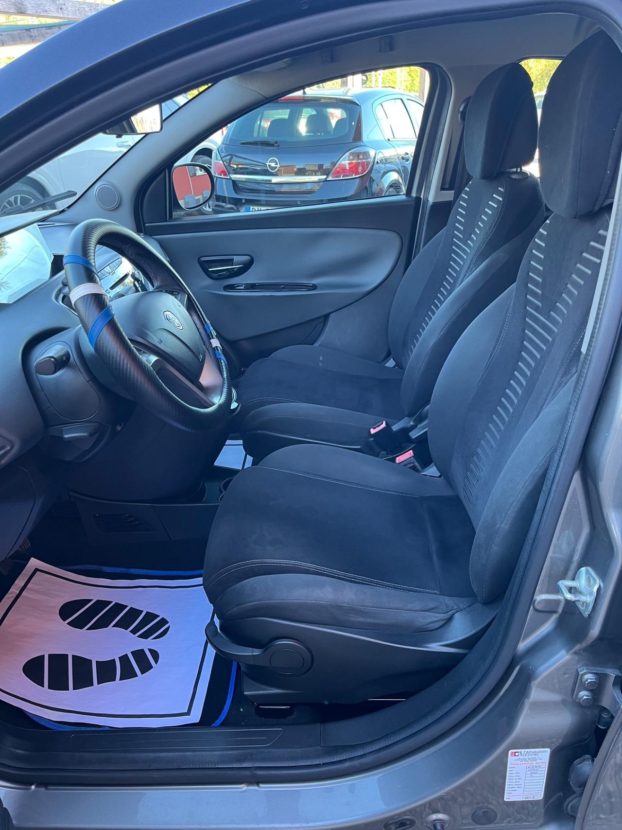 Lancia Ypsilon 0.9 TwinAir 85 CV 5 porte