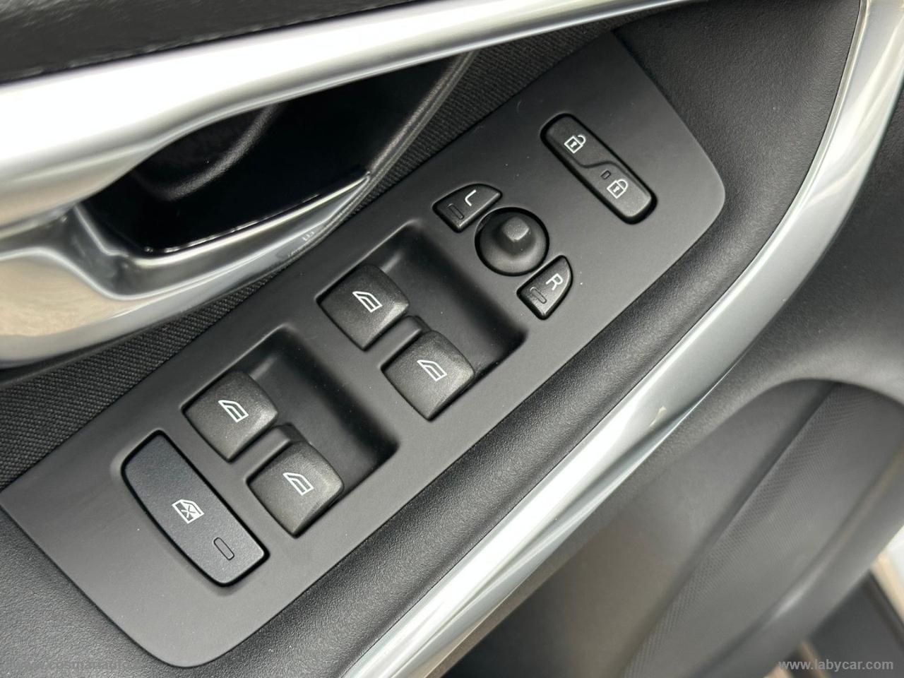 VOLVO V40 Cross Country D2 1.6 P.sh. Momentum