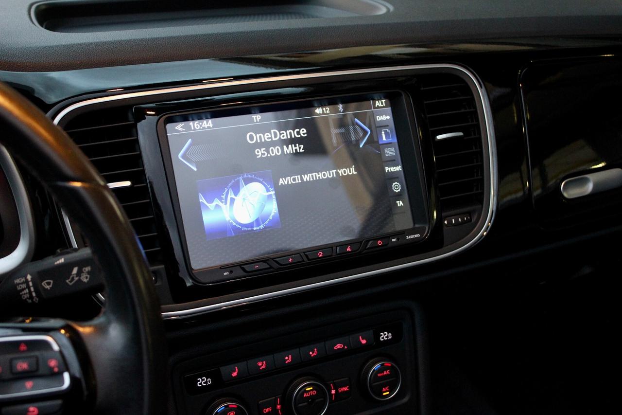 Volkswagen Maggiolino Cabrio 2.0 TDI DSG SENSORI SEDILI RISCALDATI