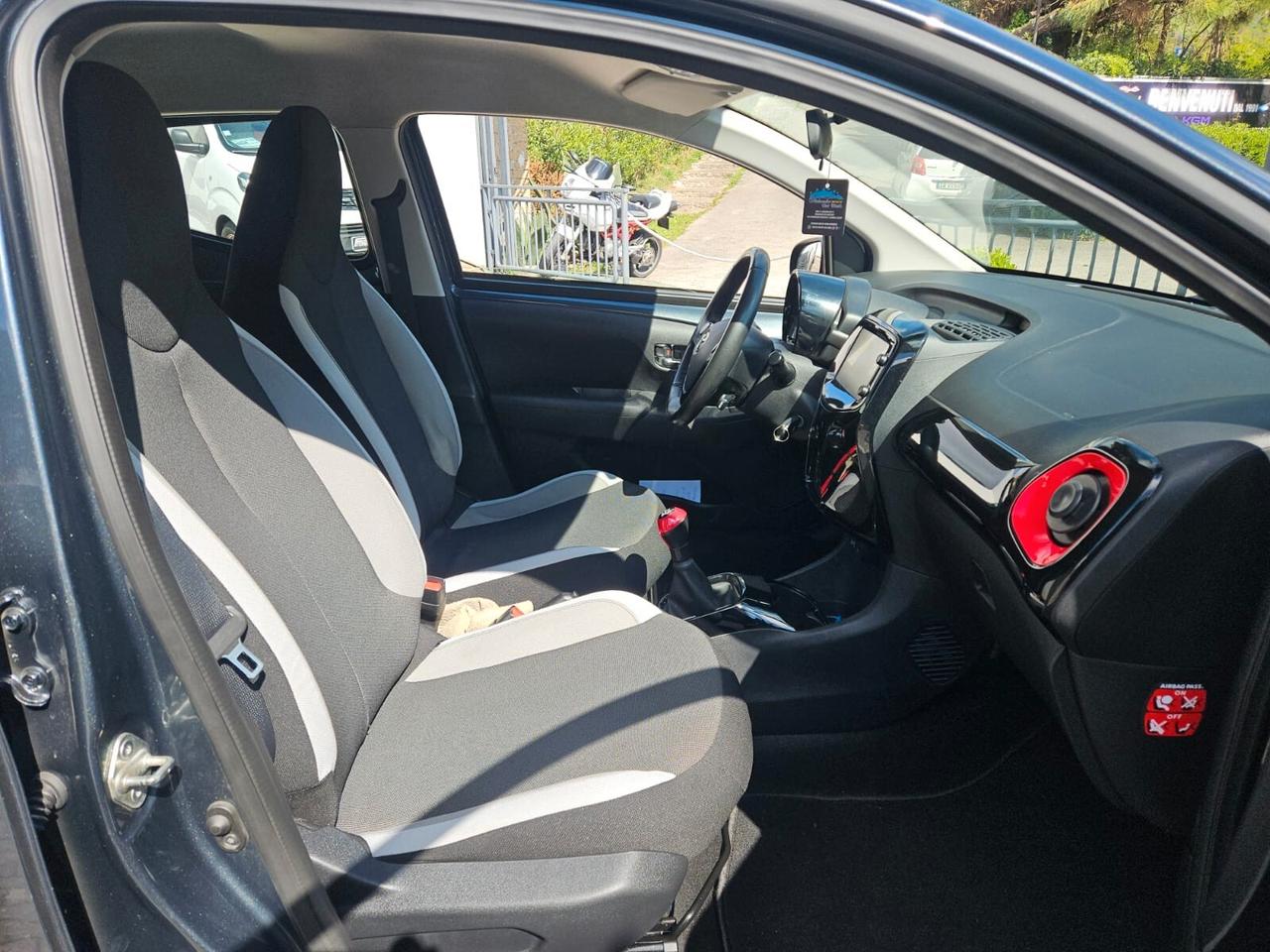 Toyota Aygo 1.0 VVT-i 69 CV 5 porte x-play TSS