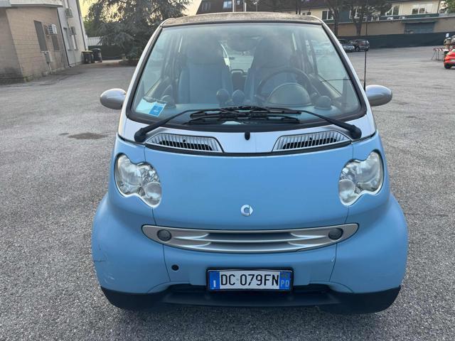 SMART ForTwo Stupenda. Bellissima 700 coupé grandstyle (45 kW)