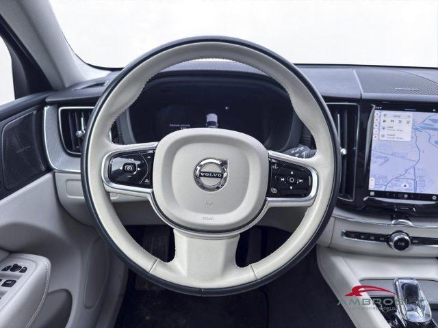 VOLVO XC60 B4 (d) AWD automatico Ultimate Dark