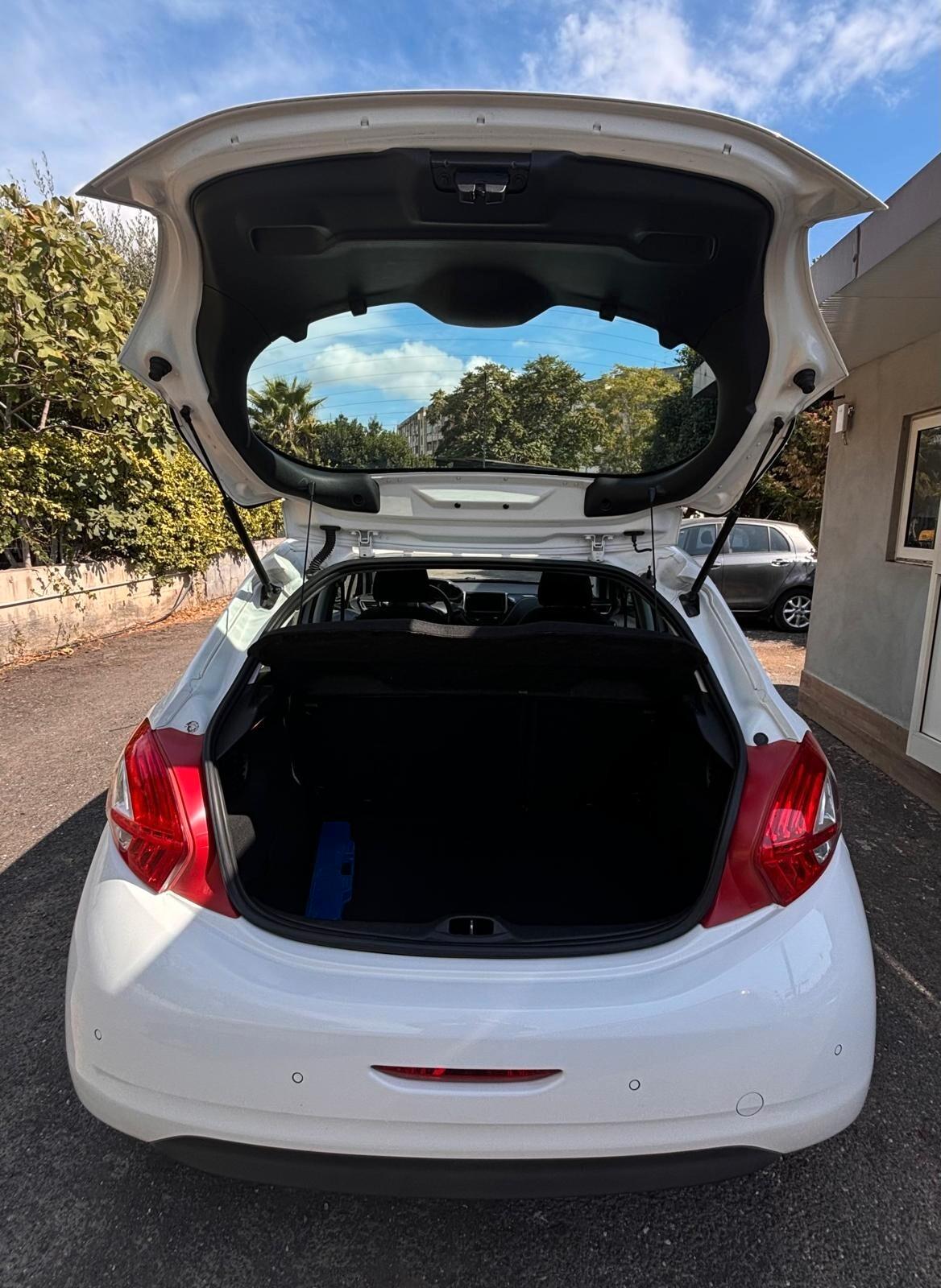 Peugeot 208 1.4 HDi 68 CV 5 porte Allure