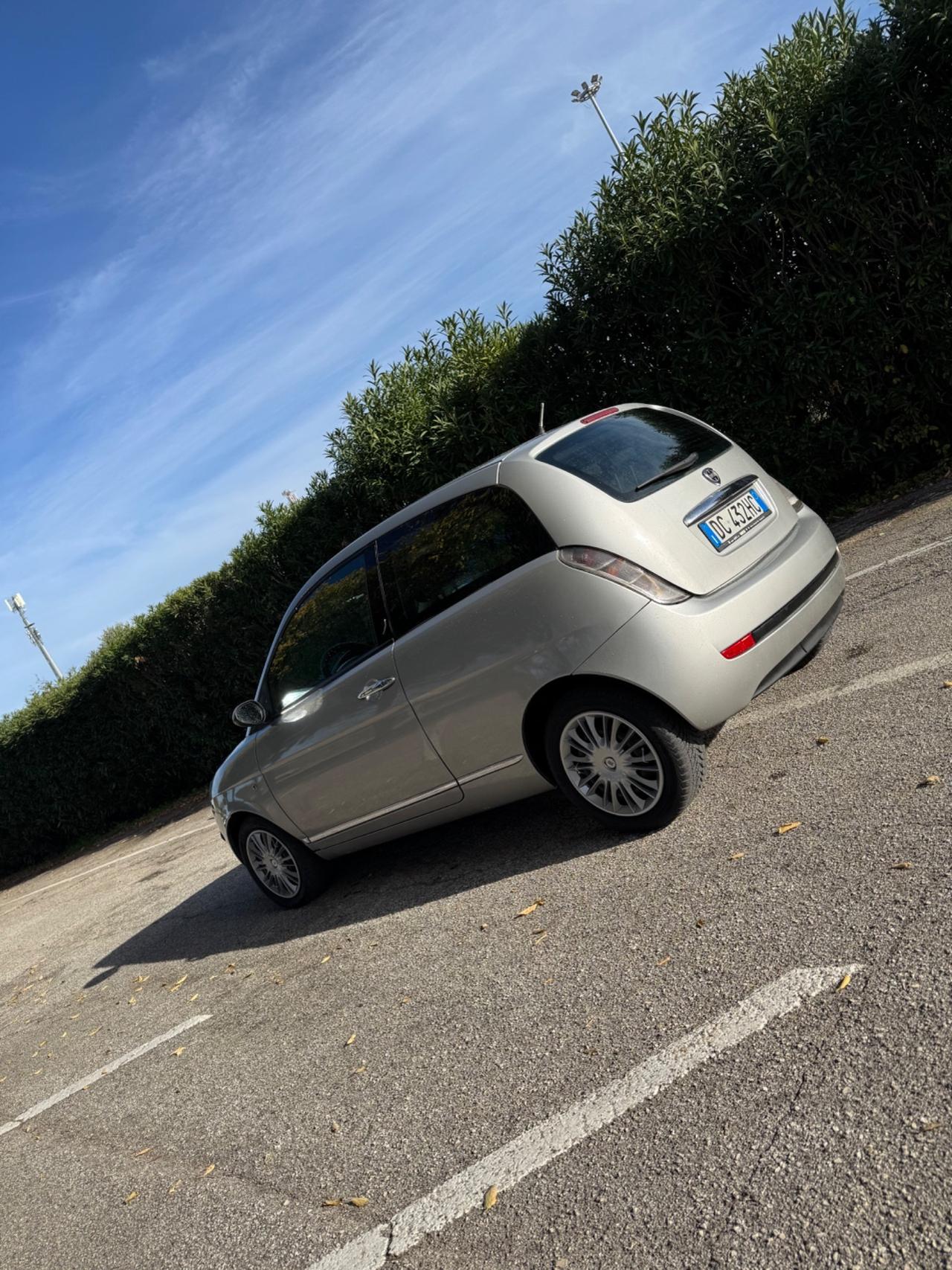 Lancia Ypsilon 1.3 MJT 75 CV Argento