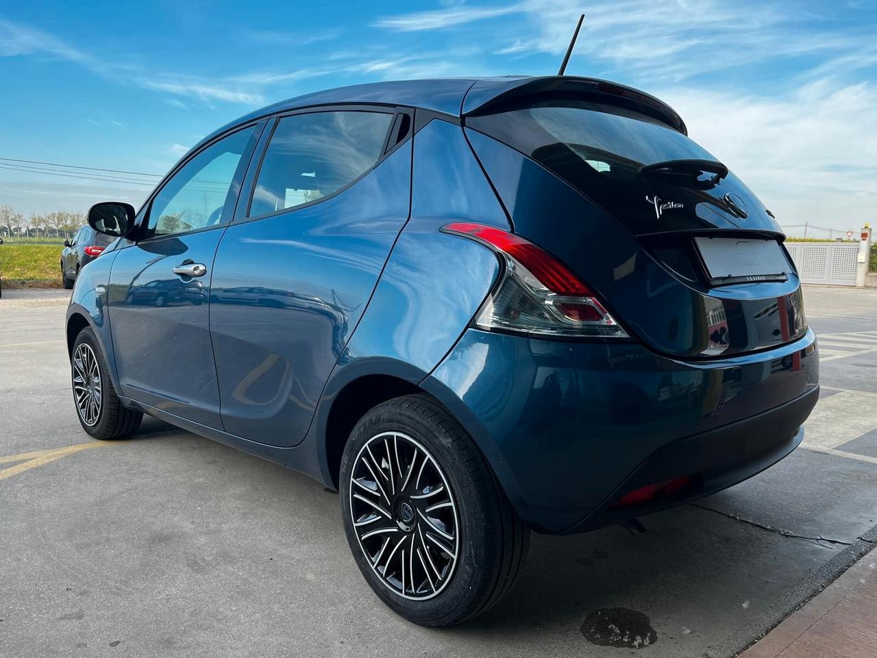 Lancia Ypsilon 1.0 FireFly 5 porte S&S Hybrid Silver Plus