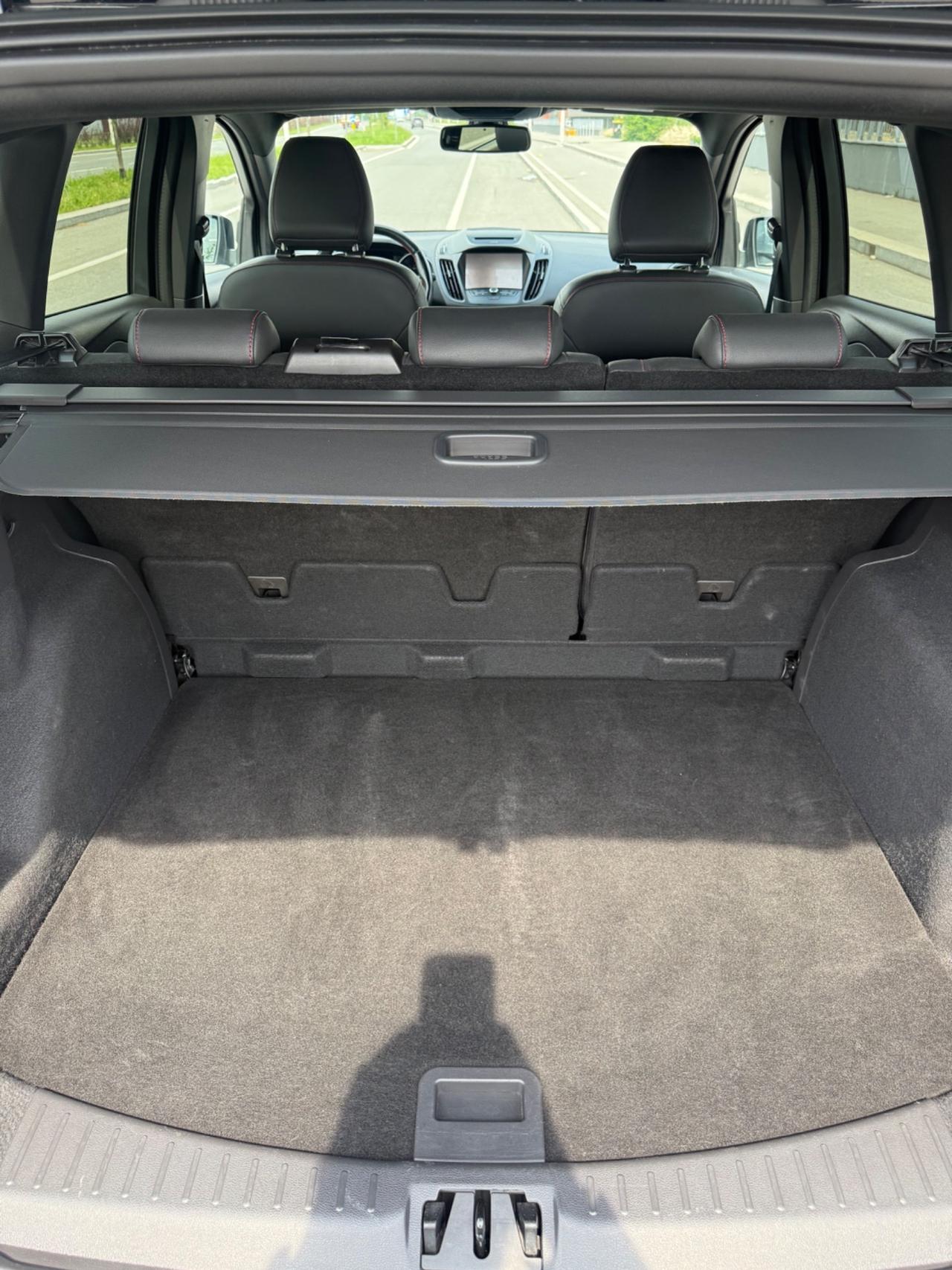 Ford Kuga 1.5 TDCI 120 CV S&S 2WD ST-Line