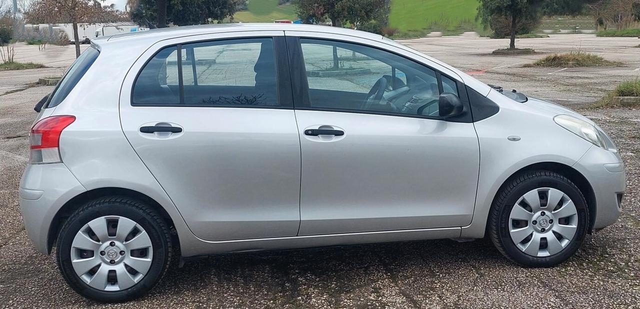 TOYOTA YARIS -CONSUMI RIDOTTI-UNICO PROPRIETARIO