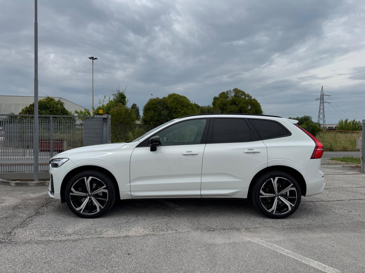 Volvo XC 60 B4 R-Design Plus Dark